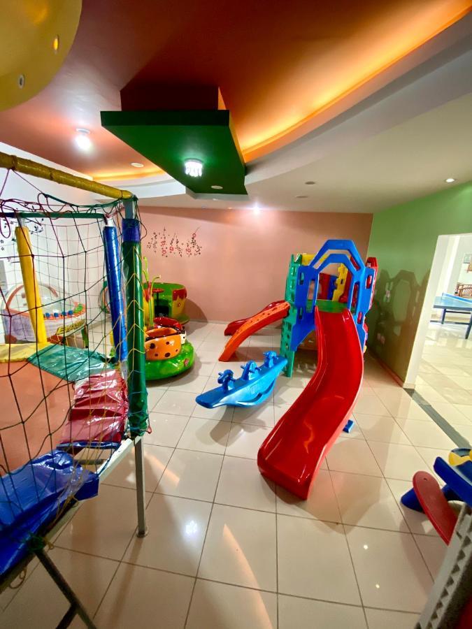 ז'ואיז דה פורה Constantino Hotel E Eventos מראה חיצוני תמונה An indoor playground in a shopping mall