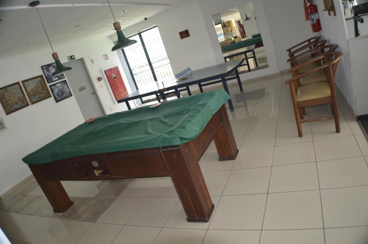 ז'ואיז דה פורה Constantino Hotel E Eventos מראה חיצוני תמונה A pool table at the station