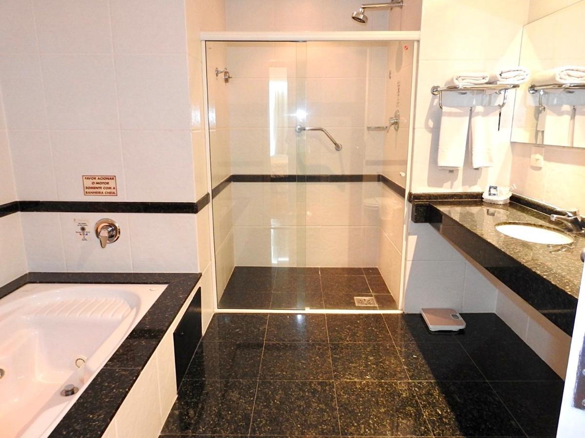 ז'ואיז דה פורה Constantino Hotel E Eventos מראה חיצוני תמונה A shower cubicle