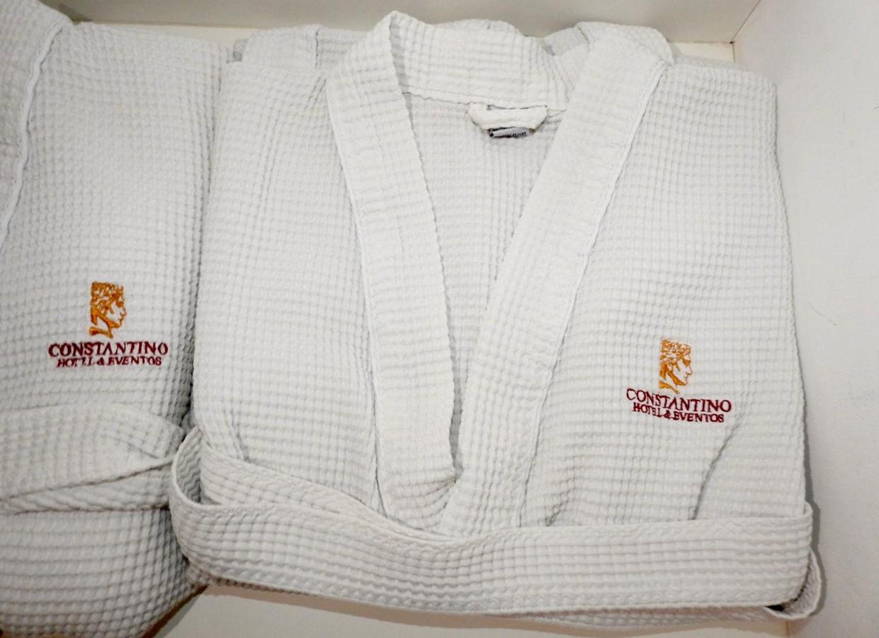 ז'ואיז דה פורה Constantino Hotel E Eventos מראה חיצוני תמונה A waffle bathrobe