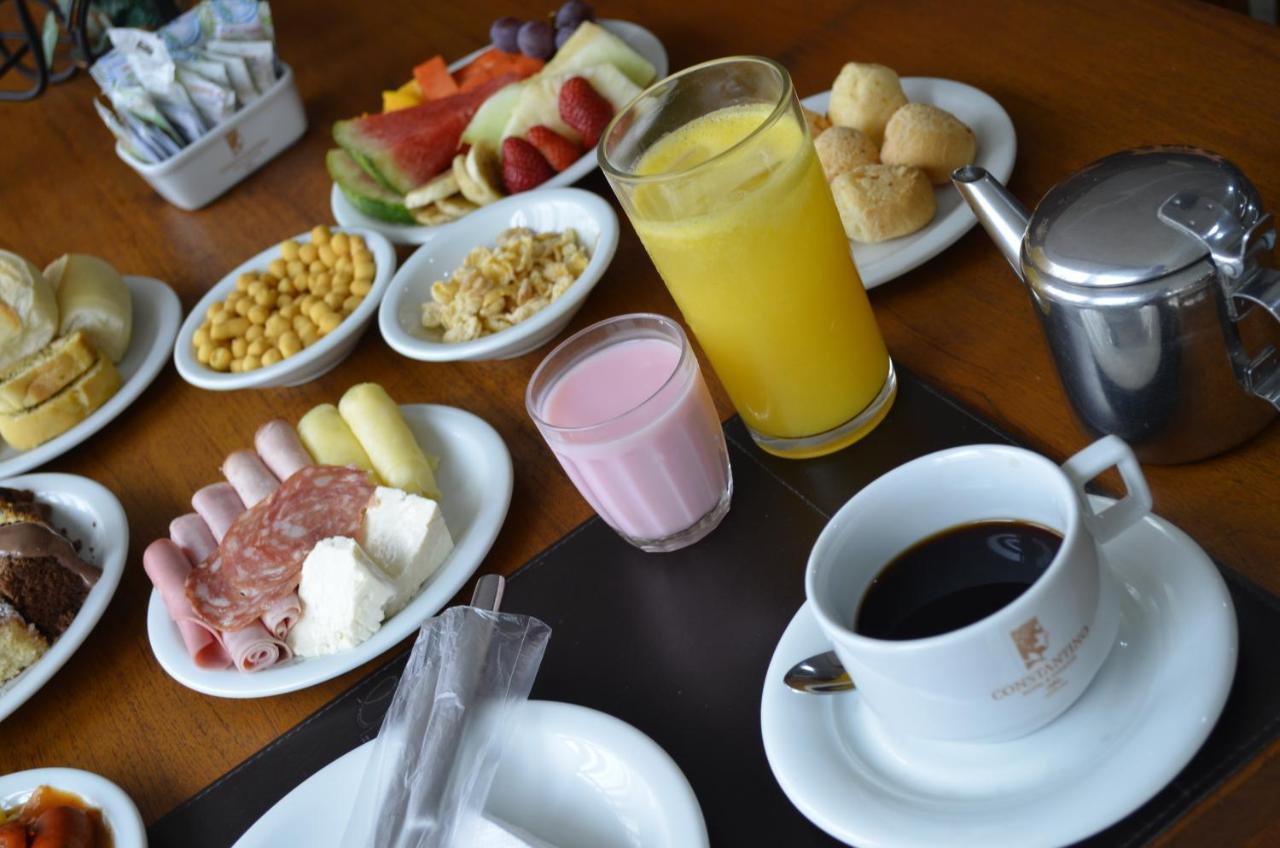 ז'ואיז דה פורה Constantino Hotel E Eventos מראה חיצוני תמונה A typical breakfast in Brazil