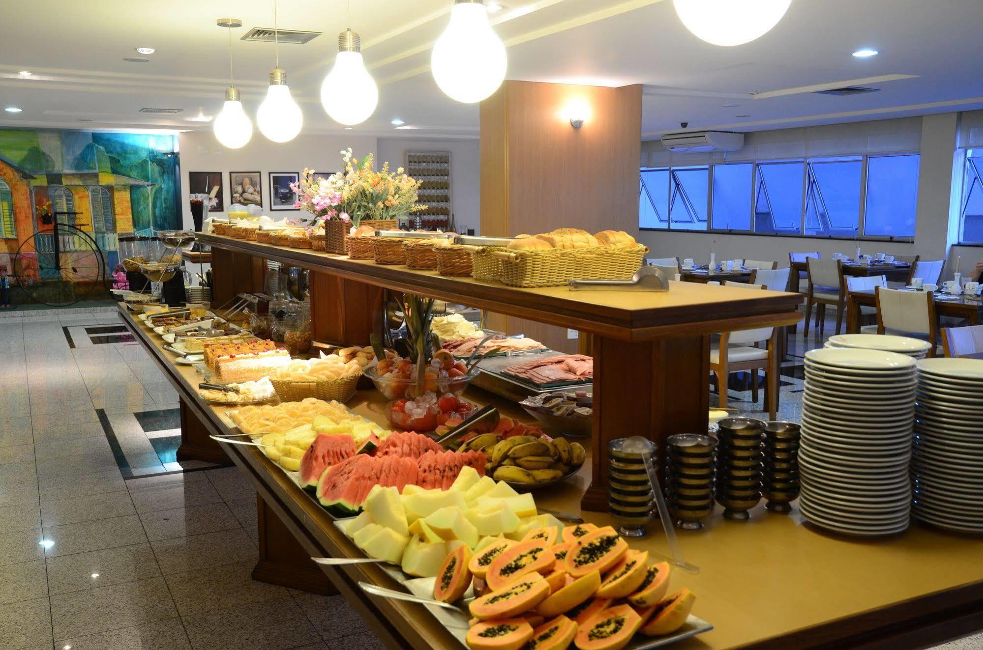 ז'ואיז דה פורה Constantino Hotel E Eventos מראה חיצוני תמונה A buffet at a hotel
